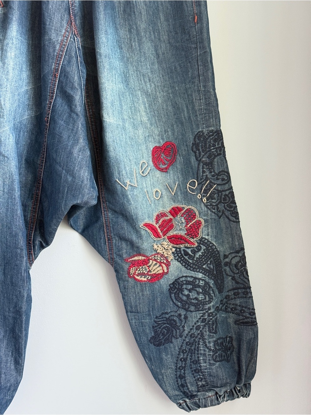 Desigual Harem Jeans Y2K Embroidered Love Floral Baggy Size 28 Medium Wash New - Picture 9 of 9